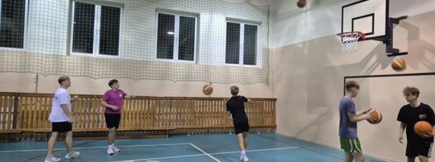 Nocowanie w szkole klasy 8.