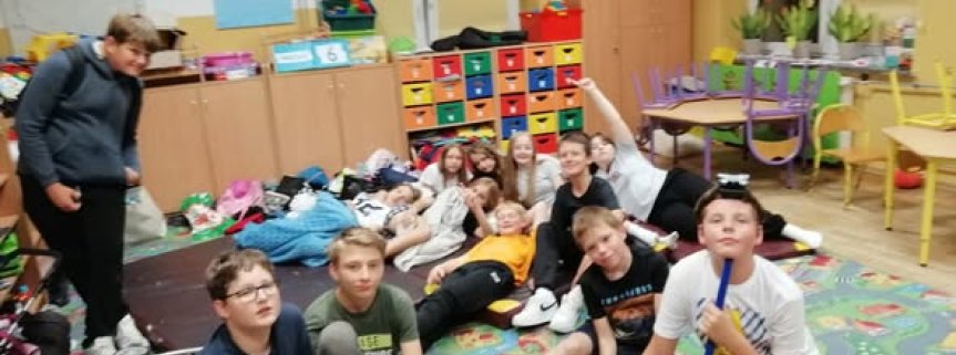 Klasa 6 miała nocowanie w szkole.